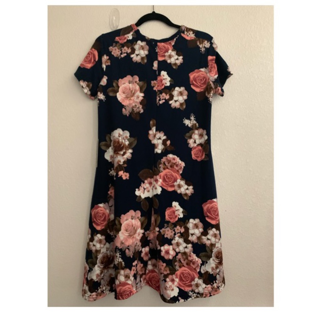 Mid-length dress - Picture 3 of 3